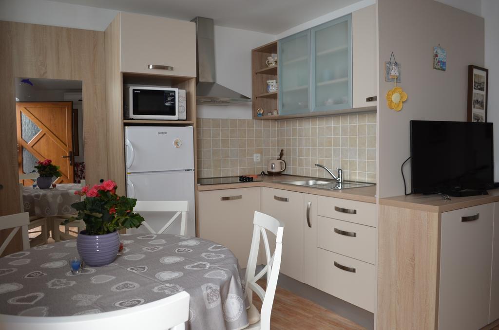 Apartments Lora Башка Экстерьер фото